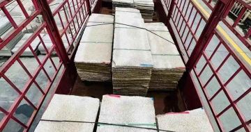 汕头 黄金麻花岗岩荔枝面，光面毛板装车完成