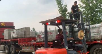 汕头 黄金麻冰裂纹，地铺石装车