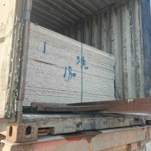 汕头 芝麻白花岗岩石材3.0公分光面毛板装柜出货