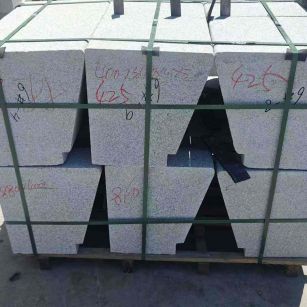 汕头 芝麻白异形坐凳，石凳