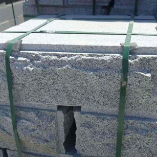 汕头 芝麻白花岗岩自然面成品