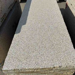 汕头 黄金麻花岗岩荔枝面毛板，半成品