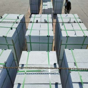 汕头 芝麻白花岗岩5公分地铺石 花岗岩厂家工厂装车日常