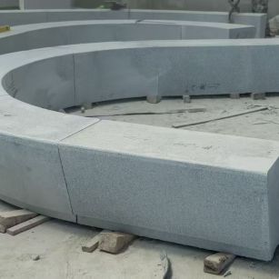 汕头 芝麻白花岗岩光面弧形坐凳