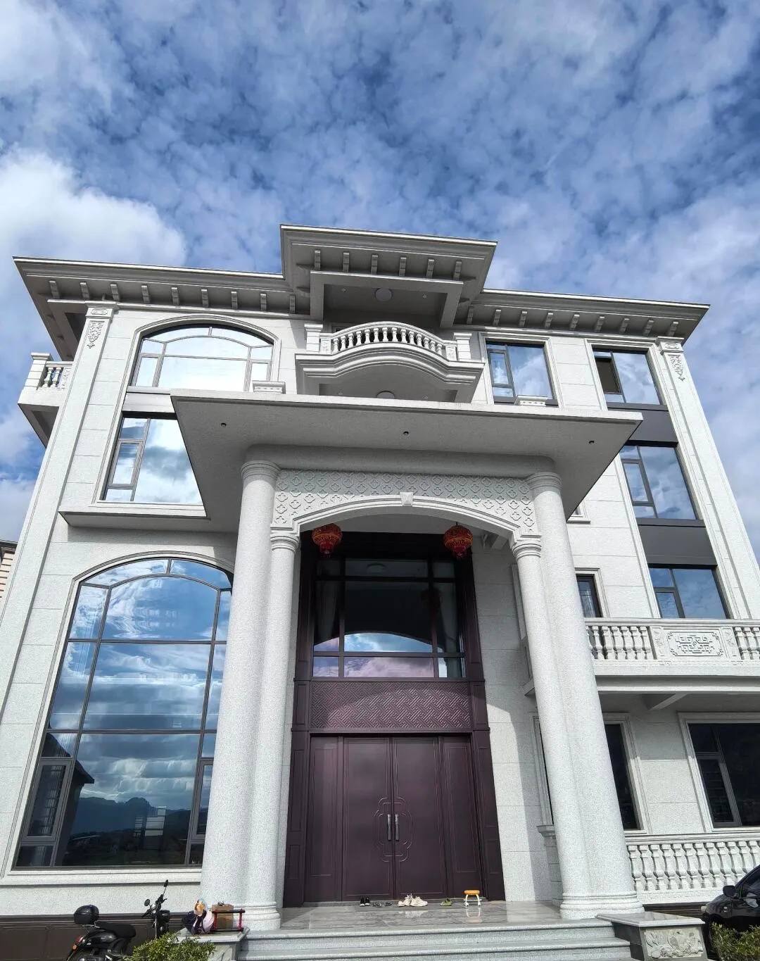 汕头白麻别墅外墙干挂石材效果示例