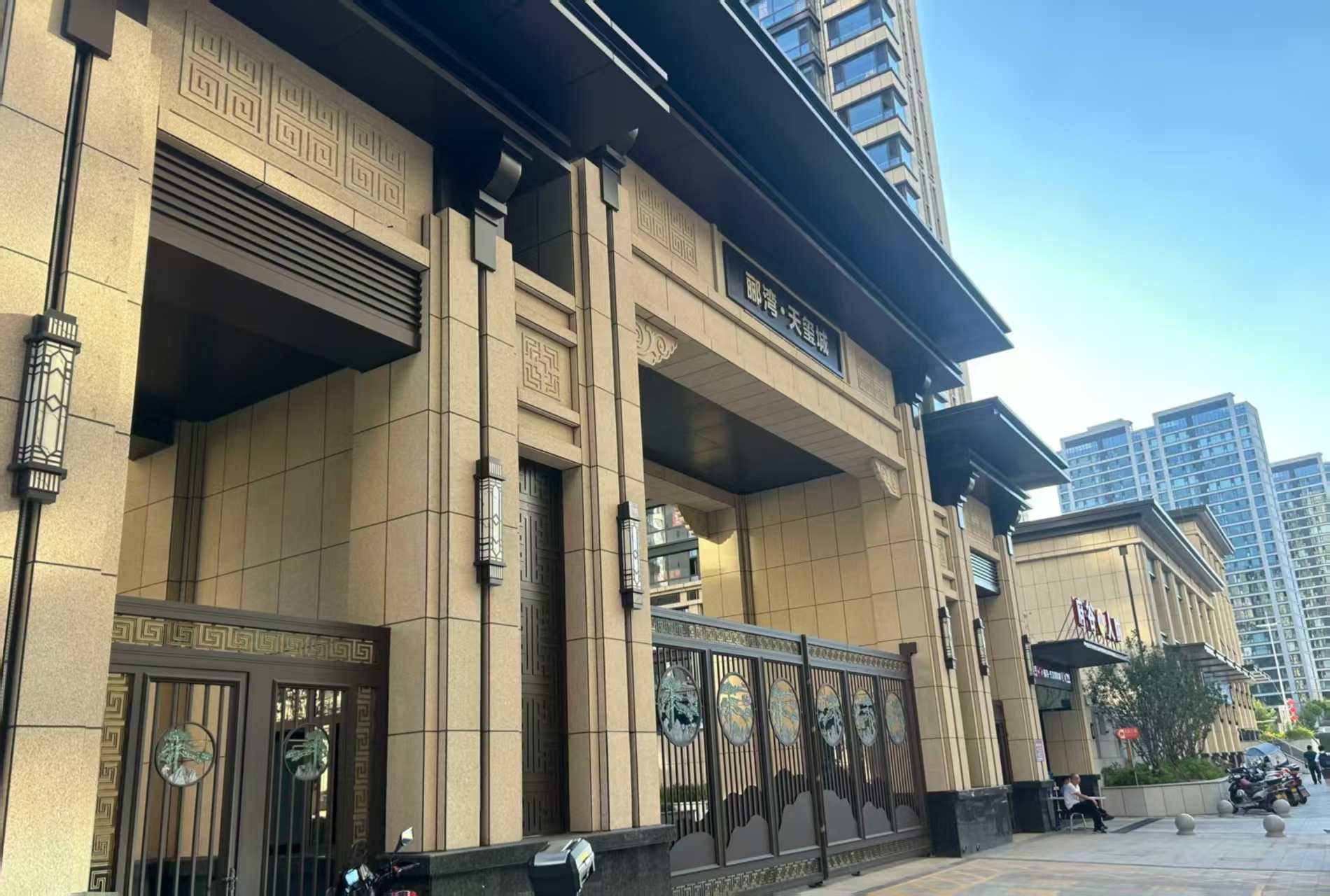 汕头 黄金麻花岗岩荔枝面小区门楼外墙干挂