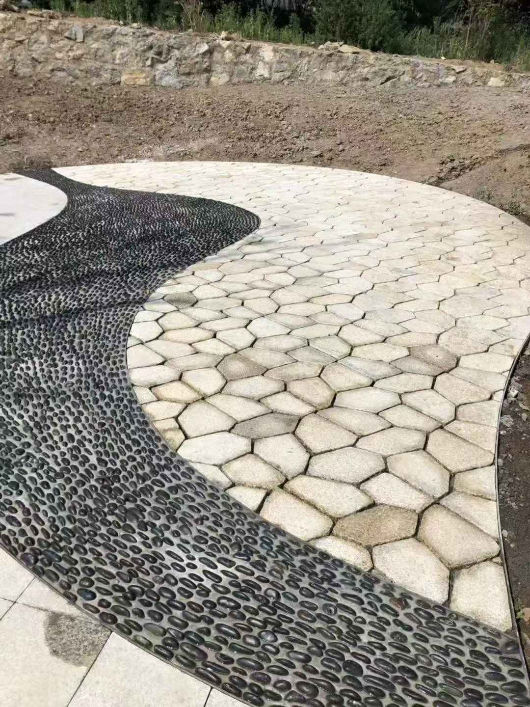 汕头 黄金麻冰裂纹地铺石工地铺装案例