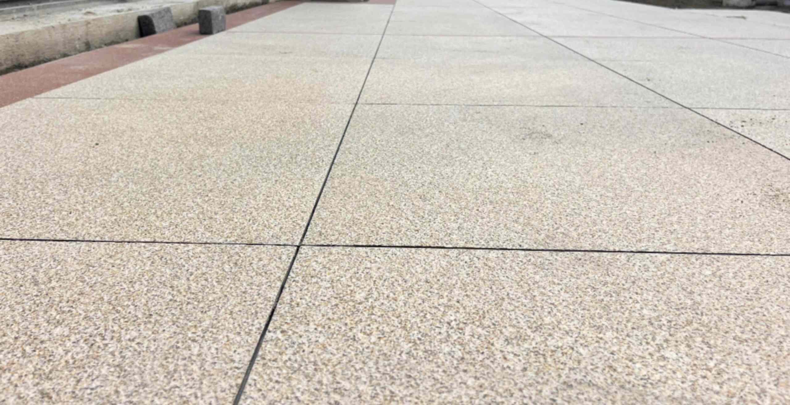 汕头 黄金麻花岗岩石板材荔枝面地面铺装效果