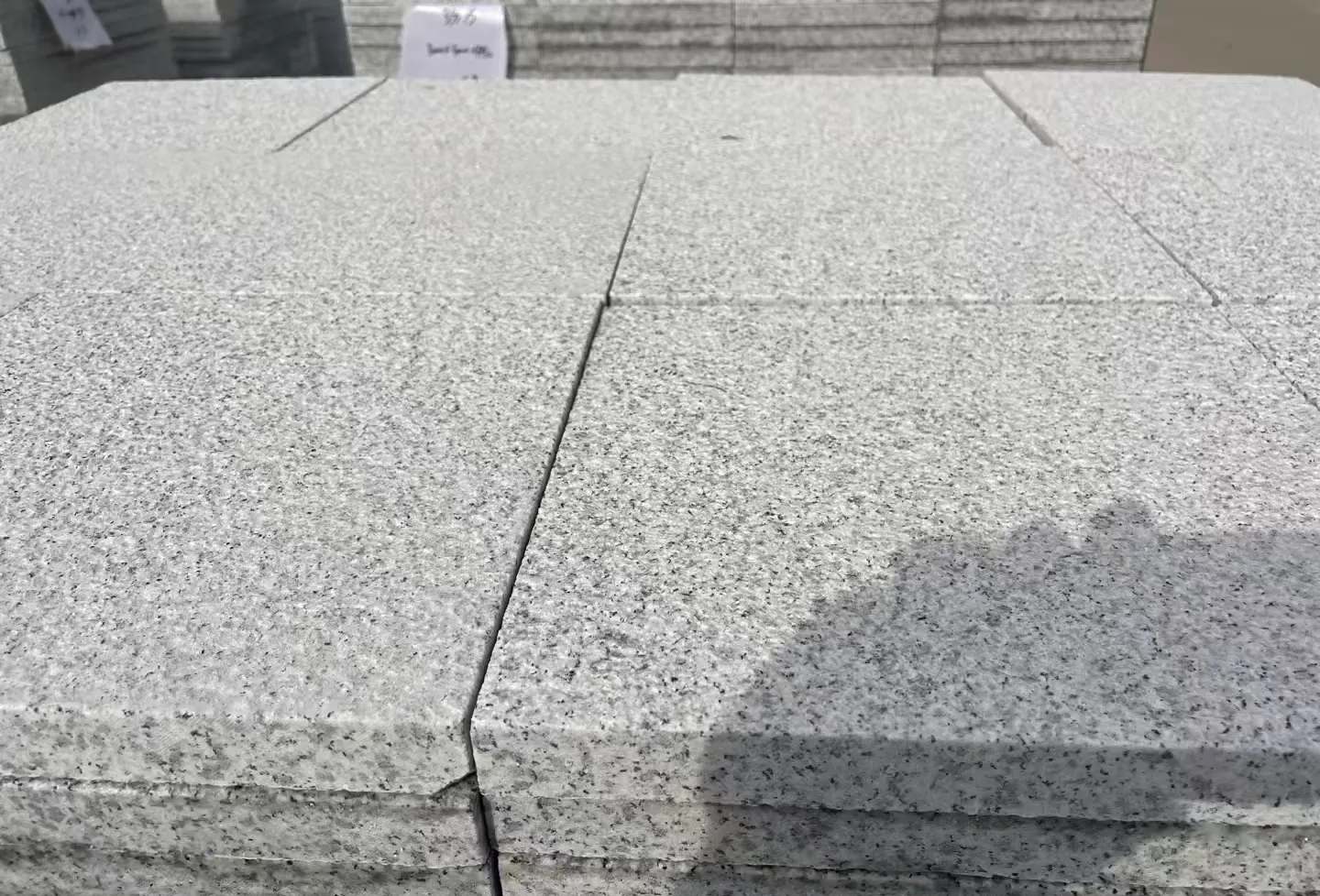 汕头 白麻花岗岩石材推荐 荔枝面地铺石