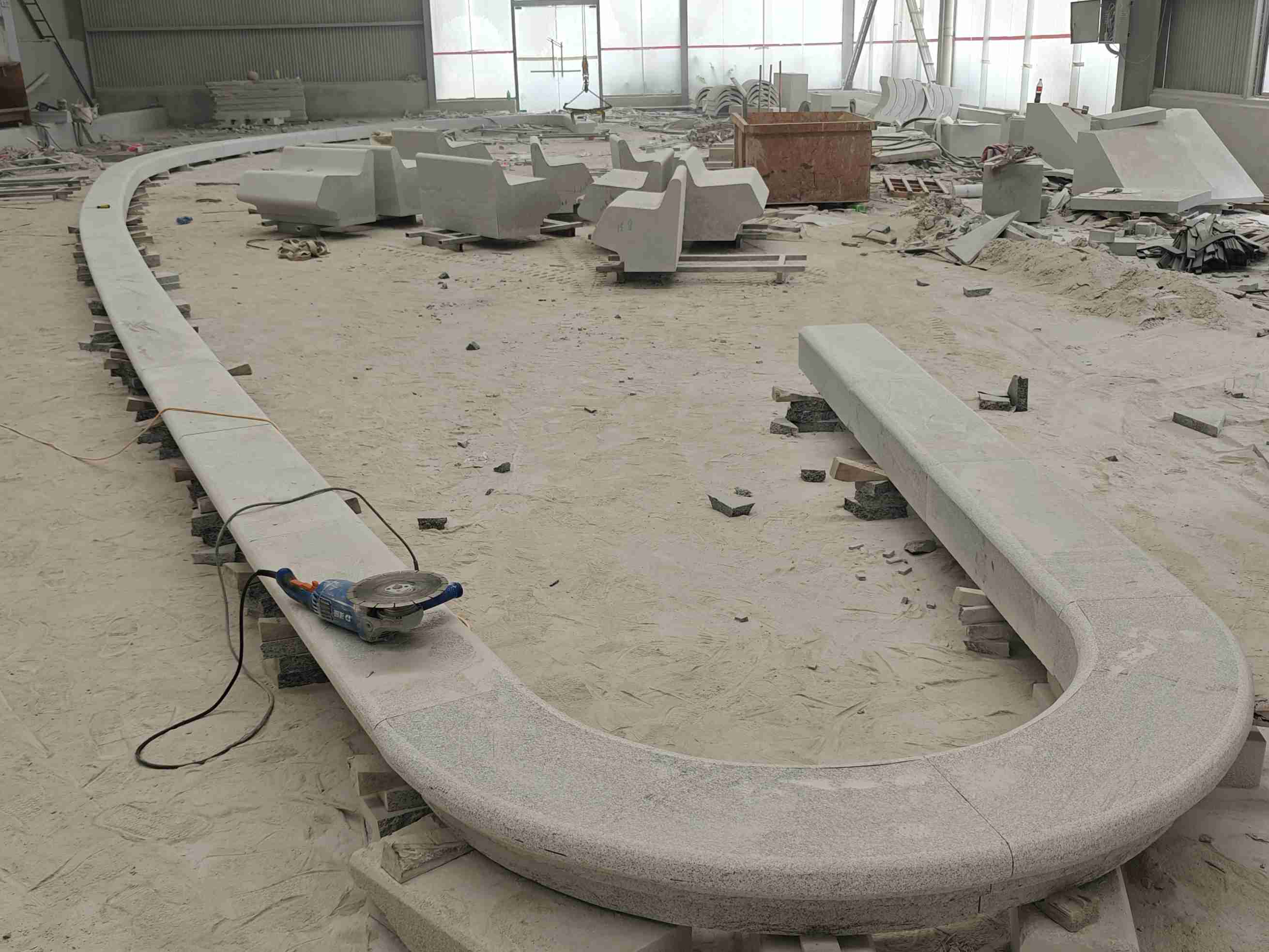 汕头 芝麻白花岗岩弧形花坛石，坐凳石