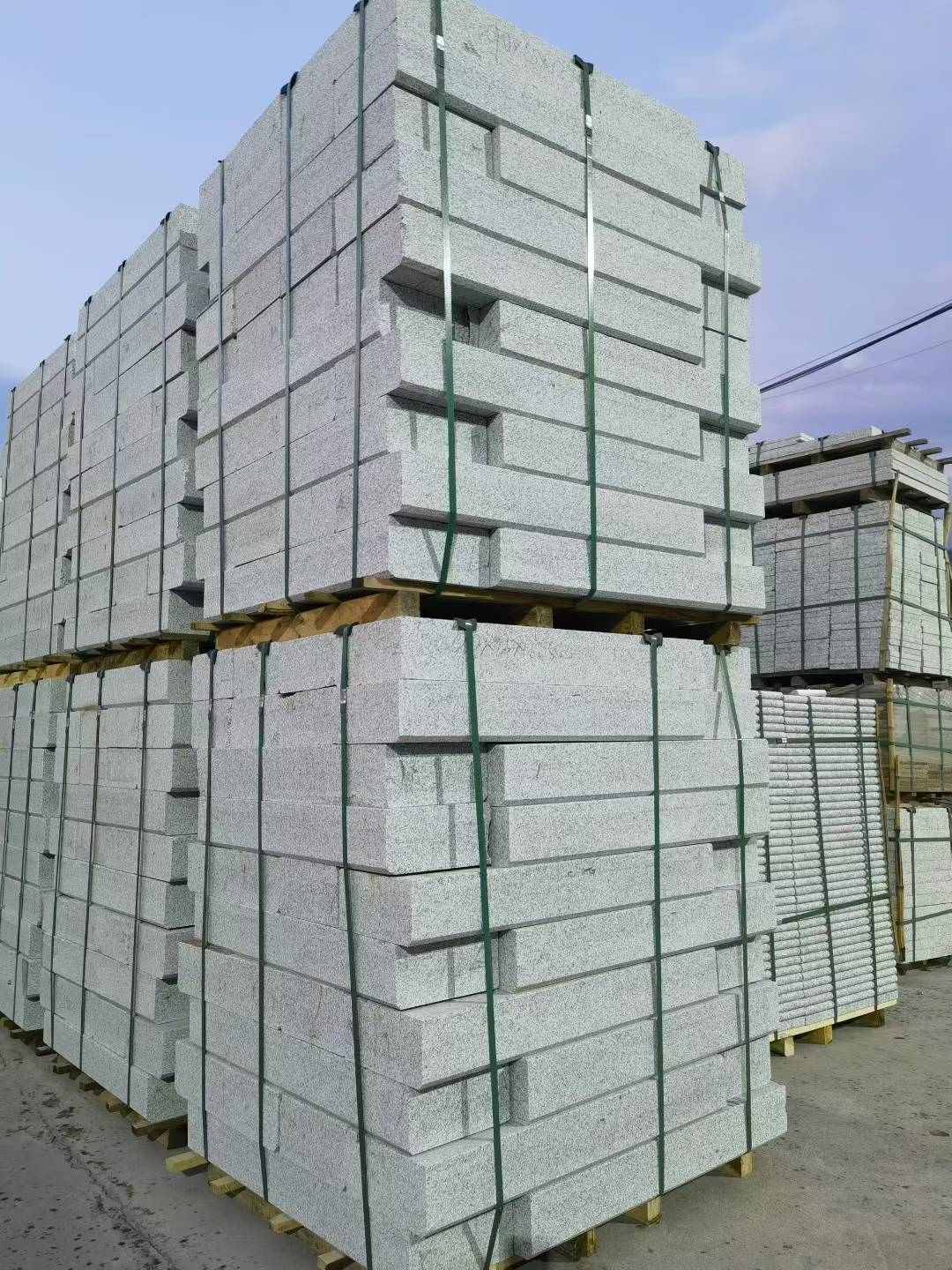 汕头 芝麻白花岗岩路沿石，路缘石，路肩石，道牙，立缘石，马路牙子，街沿石，侧石等