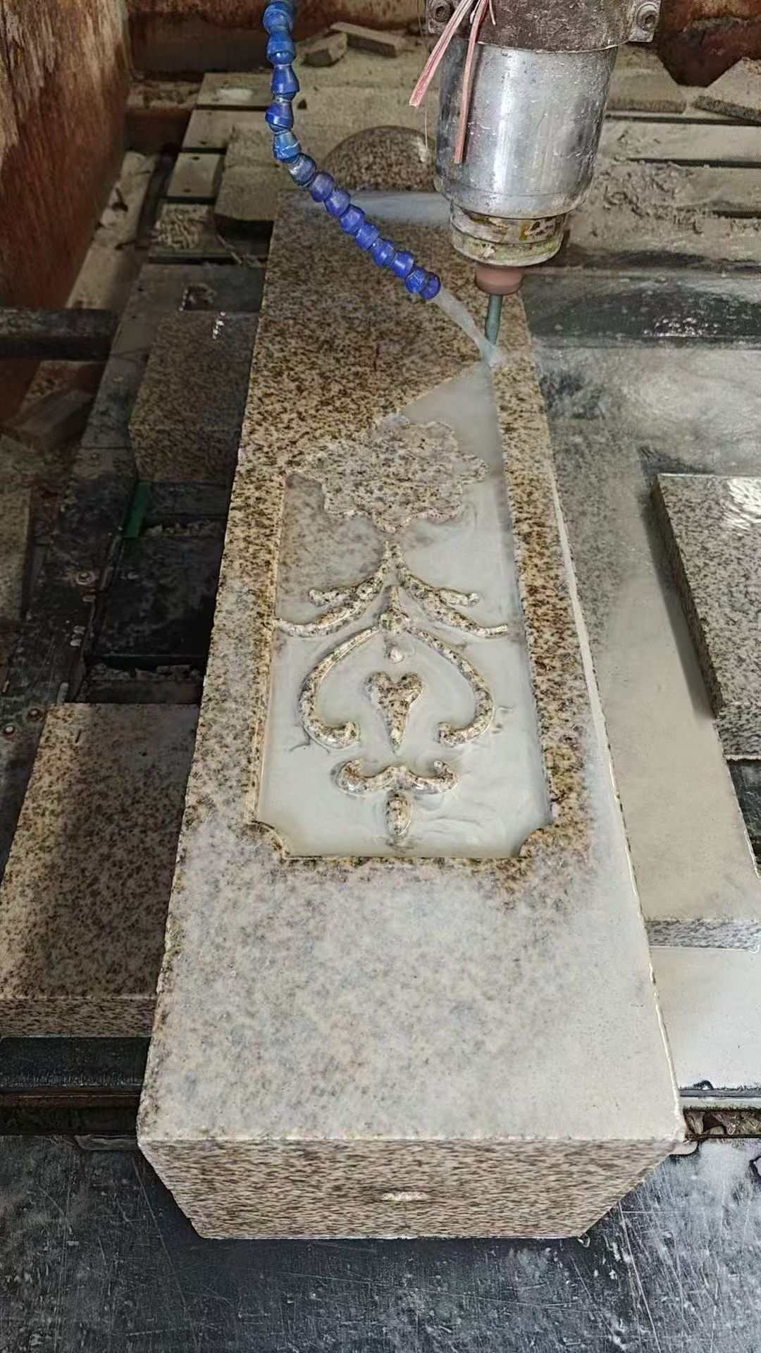 汕头 黄金麻花岗岩异形加工雕刻栏杆大柱