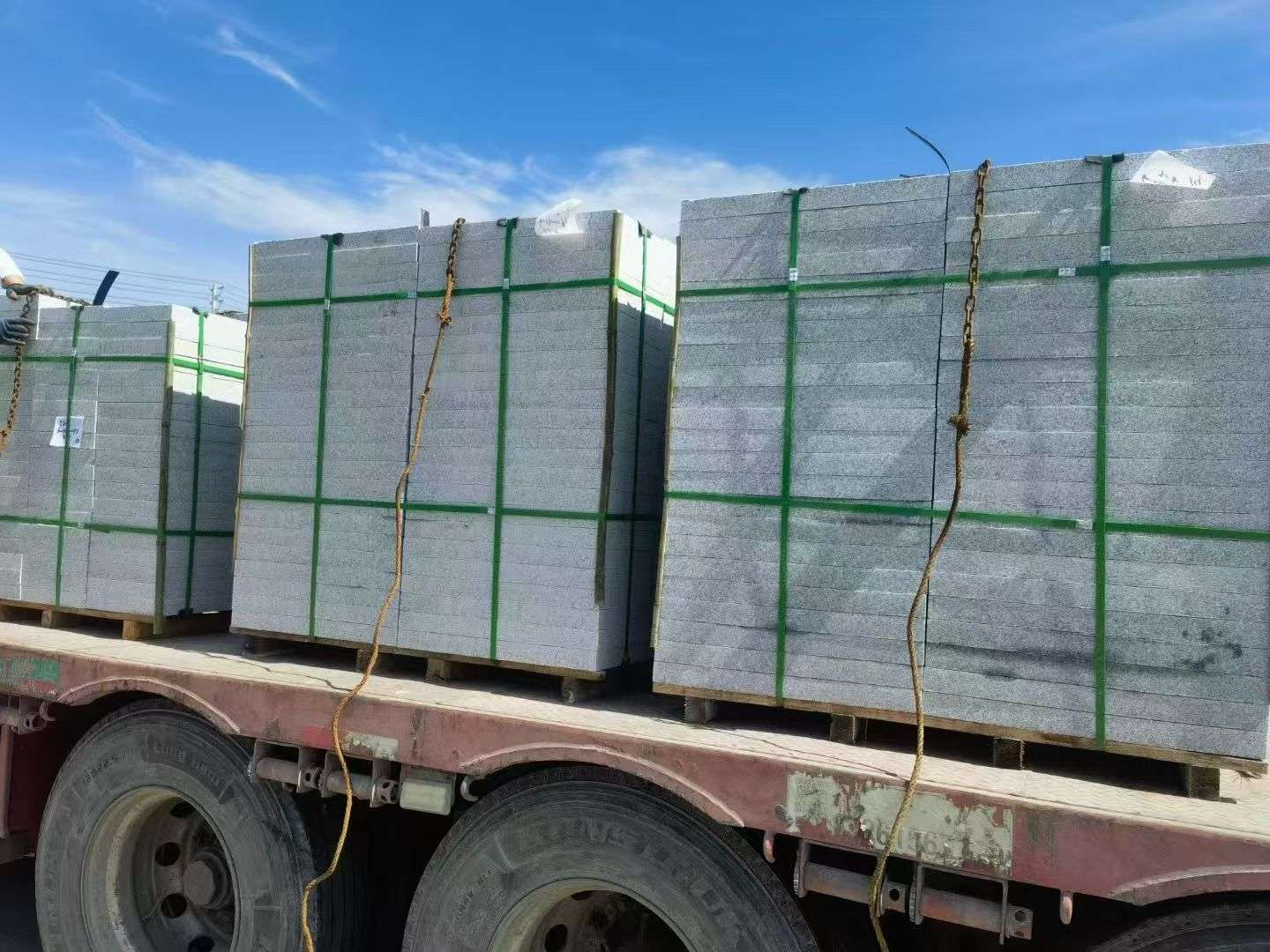 汕头 芝麻白花岗岩地铺石装车日常