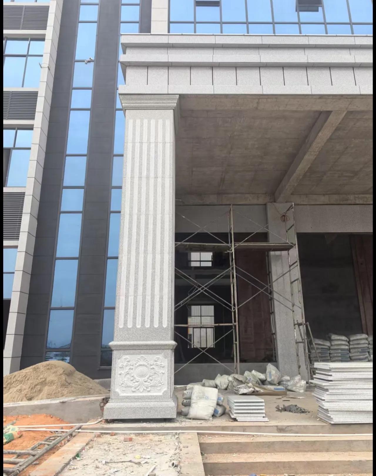 汕头 芝麻白光面花岗岩门楼大柱（罗马柱）配雕花底座