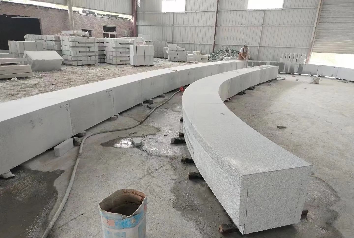 汕头芝麻白花岗岩石板材 园林光面弧形坐凳