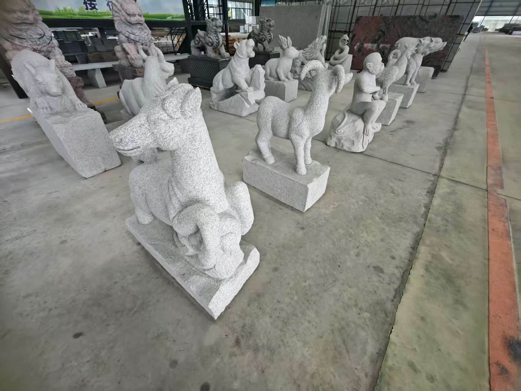 汕头 芝麻白花岗岩造型立体雕刻——十二生肖