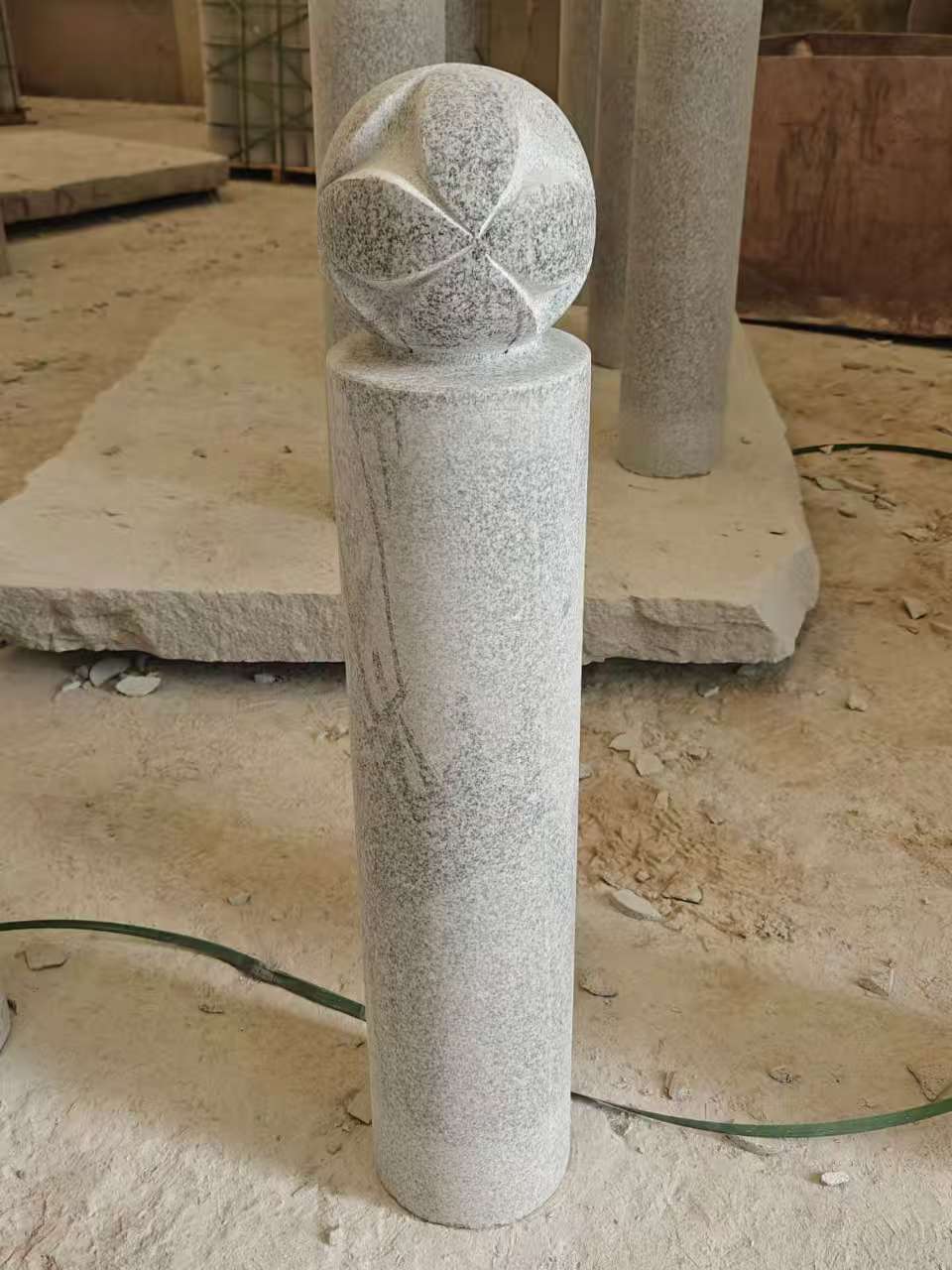 汕头 芝麻白花岗岩石材挡车石柱、停车柱、圆柱挡车柱、方柱挡车柱等