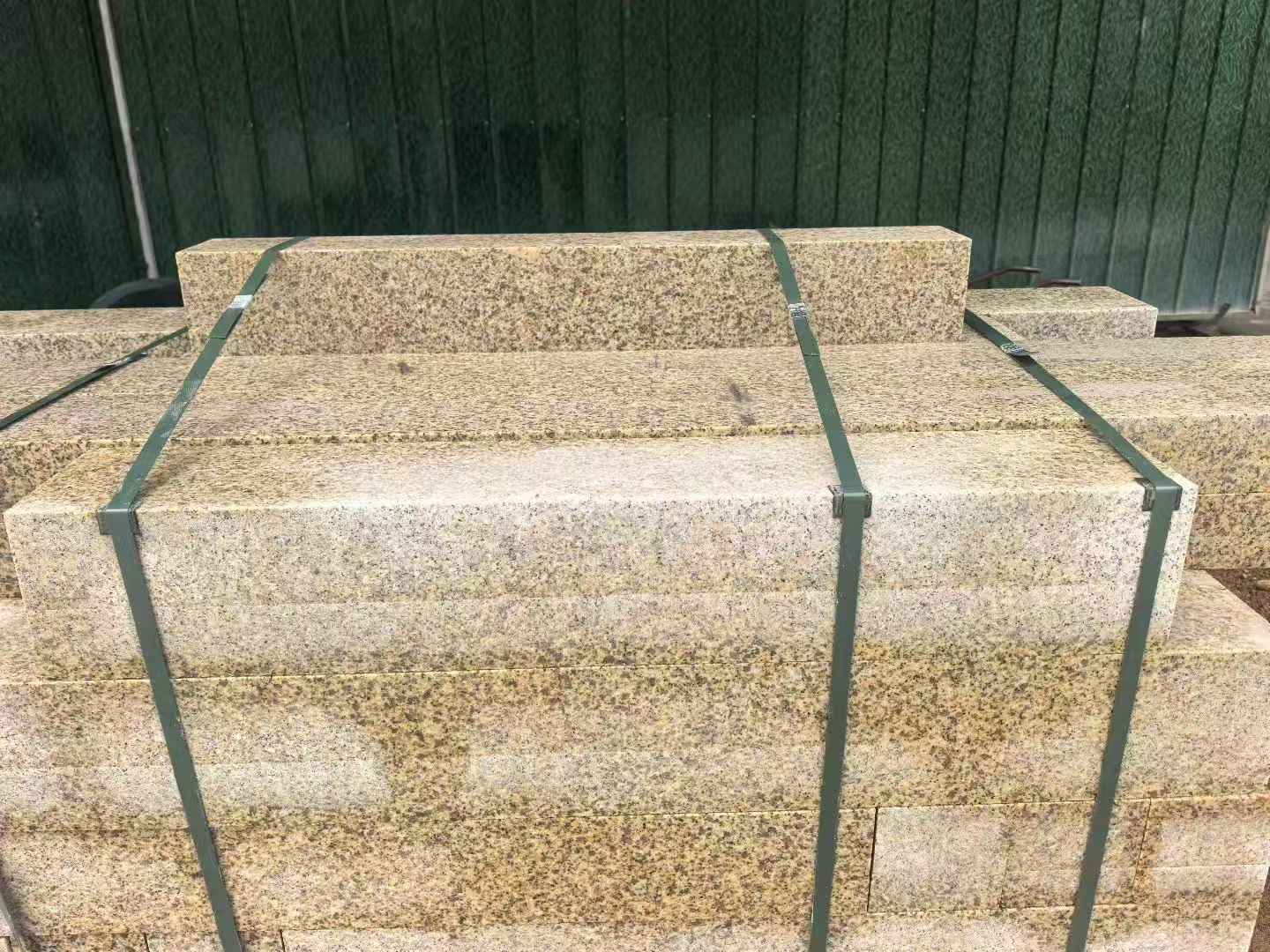 汕头 黄金麻花岗岩石材机切面栏杆料半成品