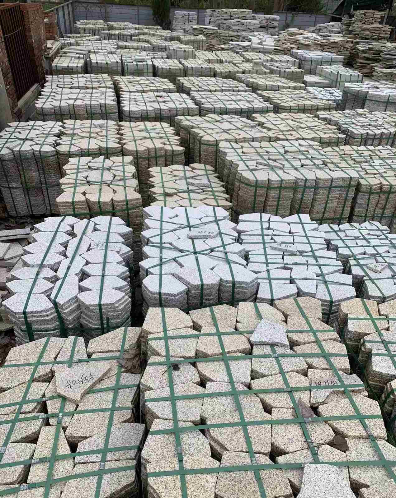 汕头 黄金麻白麻花岗岩荔枝面地铺石(冰裂纹)