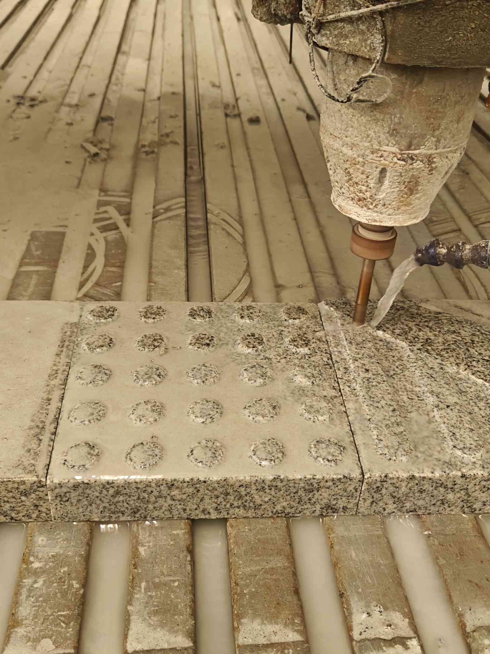 汕头 芝麻白花岗岩石材盲人石、盲道石、盲点石