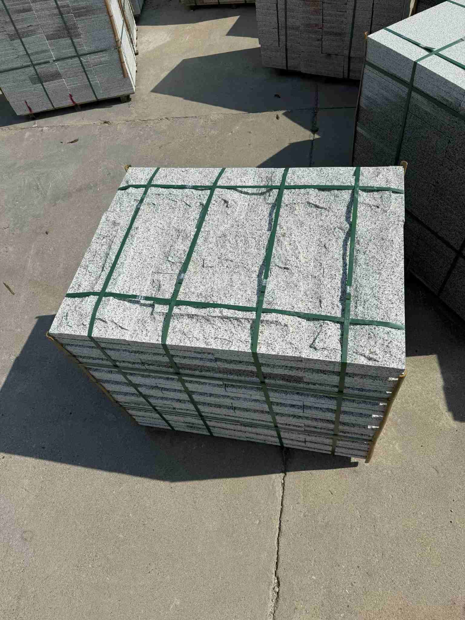 汕头 白麻花岗岩石材自然面蘑菇石成品