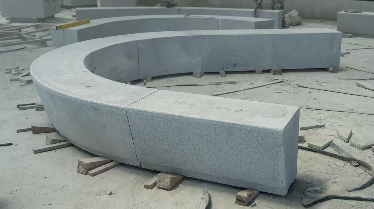 汕头 芝麻白花岗岩光面弧形坐凳